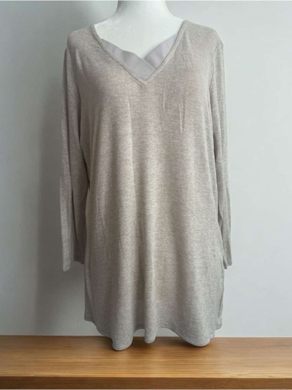 Halston Light Beige V-Neck Long Sleeve Tunic, Size Small